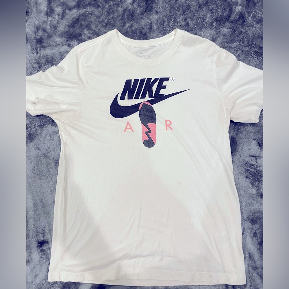 Nike T-Shirt. Size L. Used